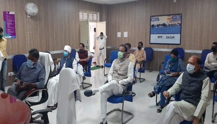 जिला प्रशासन और जनप्रतिनिधियों की बैठक संपन्न कोरोना की रोकथाम पर हुई यह चर्चा:-सागर