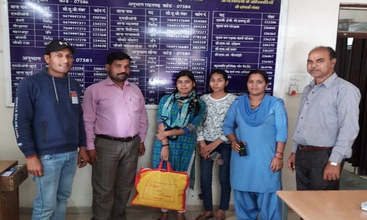 ऑटो को कैमरों की मदद से किया ट्रेस/ महिला का गुमा था पर्स:- पुलिस कंट्रोल रूम