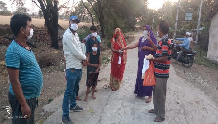 विधिक सेवा के पैरालीगल वॉलेन्टियर कोरोना योद्धा के रूप में निभा रहे है भूमिका