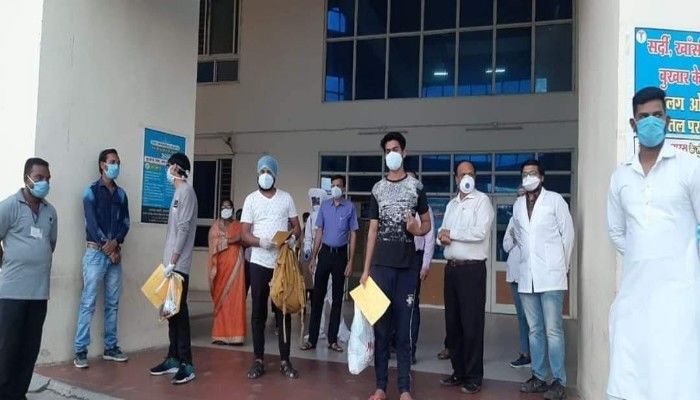 सागर से अच्छी खबर बीएमसी से तीन मरीज स्वस्थ होकर घर लौटे दी डॉक्टरों ने यह हिदायत