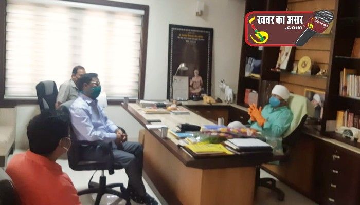 विधायक शैलेन्द्र जैन ने अघोषित बिजली कटौती,बढ़े हुए बिलों पर आपत्ति जताई रखा अधिकारी के सामने जनता का पक्ष