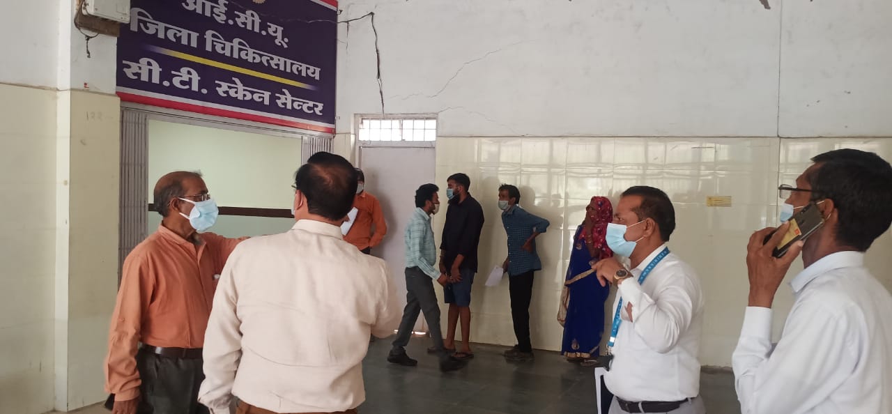 कलेक्टर दीपक सिंह ने किया जिला चिकित्सालय का आकस्मिक निरीक्षण