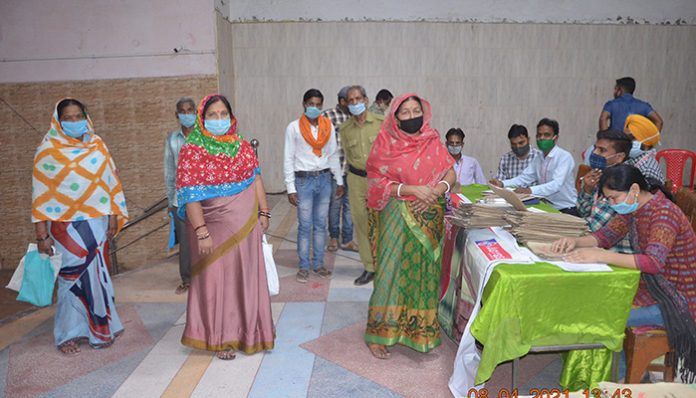 Camp organized at Ravindra Bhavan to provide quick benefits of the scheme to the beneficiaries of Pradhan Mantri Awas Yojana