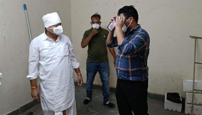 Sagar MLA arrived in Kovid ward wearing ppe kit to know the condition of patients