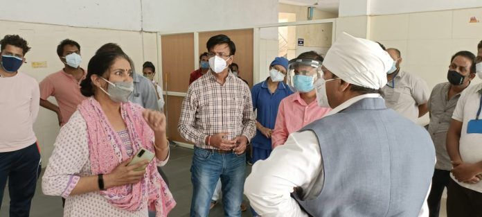 Sagar MLA Shailendra Jain on Friday inspected the Fever Clinic and Kovid-19 ICU located in the District Hospital