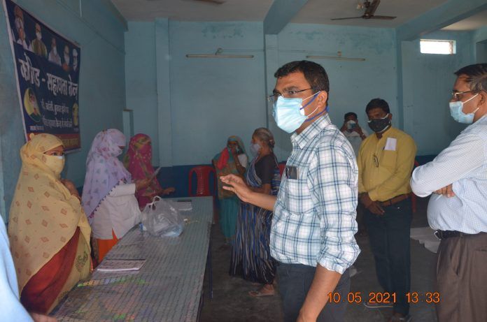 The municipal commissioner along with the city magistrate and corporation officials reached and inspected the Kovid help center being built in the corporation area.