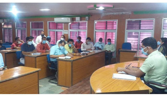 Municipal Commissioner T.L. And after reviewing the complaints of CMHelpline, instructions were given to resolve them within the time limit.