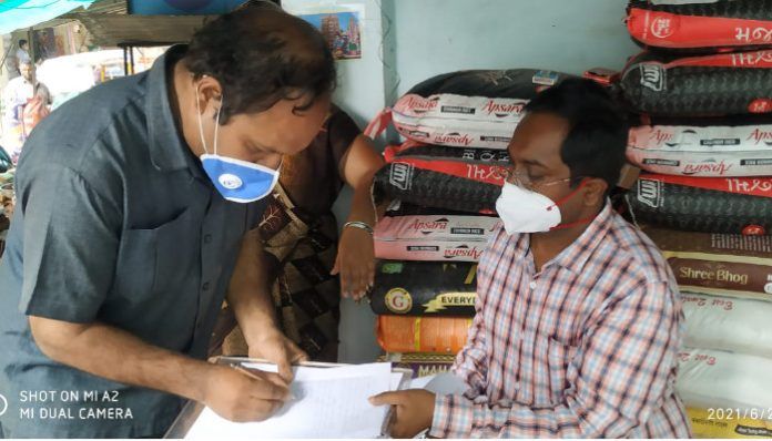 Took a sample of rice from Harishankar Gupta's firm 'Inside Bazaar Sagar'
