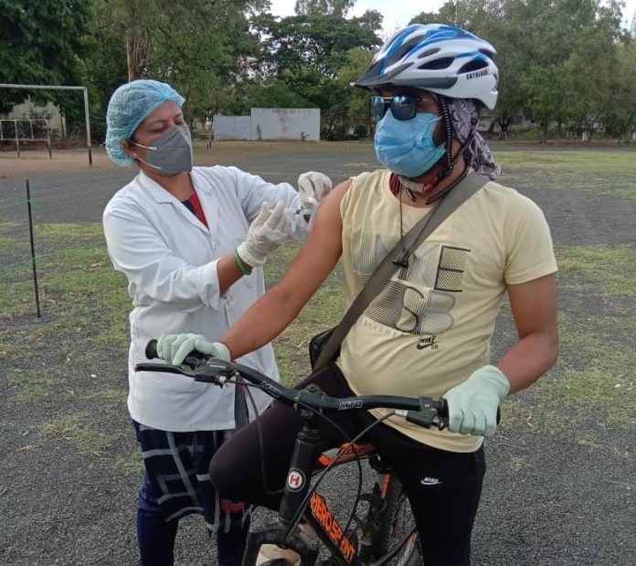 Cyclist Shubham of Cycle Club got the vaccine in his green natural style
