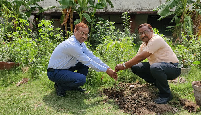 Collector-Deepak-Singh-inspected-Abchand-rock-shelters,-gave-instructions-for-site-conservation-and-development