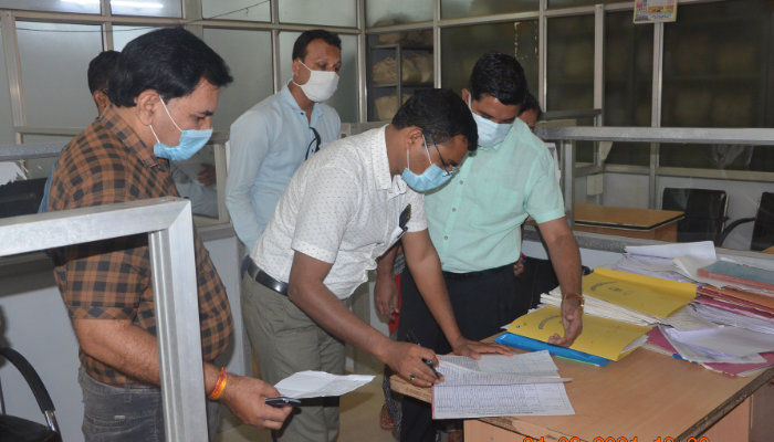 निगमायुक्त ने कार्यालय का आकस्मिक निरीक्षण किया