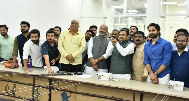 जब सिटी स्टेडियम की शूटिंग रेंज में मंत्री भूपेंद्र सिंह ने एयर गन से साधा निशाना