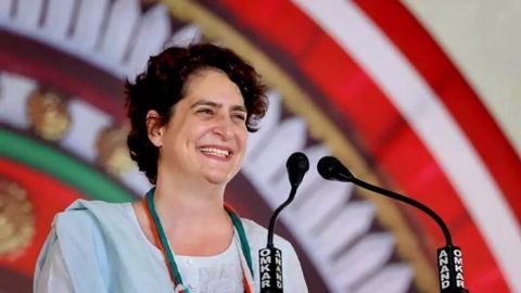धोखाधड़ी सहित इन धाराओं में कांग्रेस नेत्री प्रियंका वाड्रा के खिलाफ मामला दर्ज