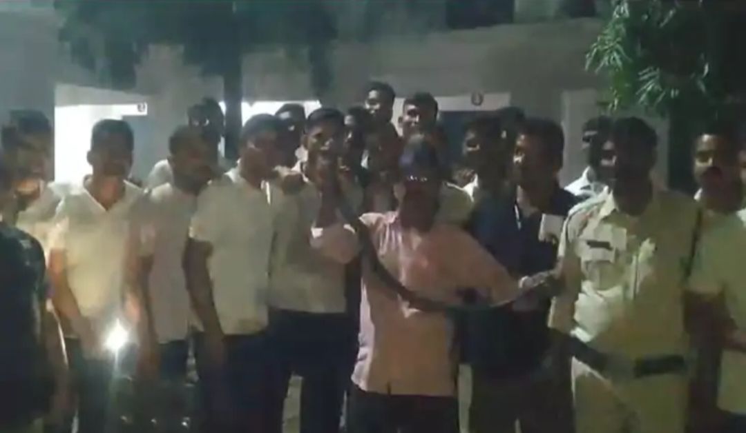 सागर में PTS में दिखा 4 फिट लंबा कोबरा सांप