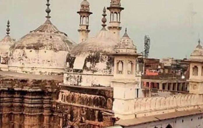 ज्ञानवापी के तहखाने में मूर्ति और मस्जिद बनने की तारीख मिली