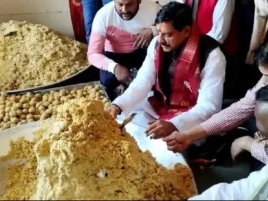 CM डॉ यादव ने भी बनाये अपने हाथ से बनाये,अयोध्या भेजे जा रहे 5 लाख लड्डू