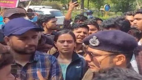 पटवारी भर्ती कैंसिल करने की मांग, प्रदर्शनकारी हिरासत में