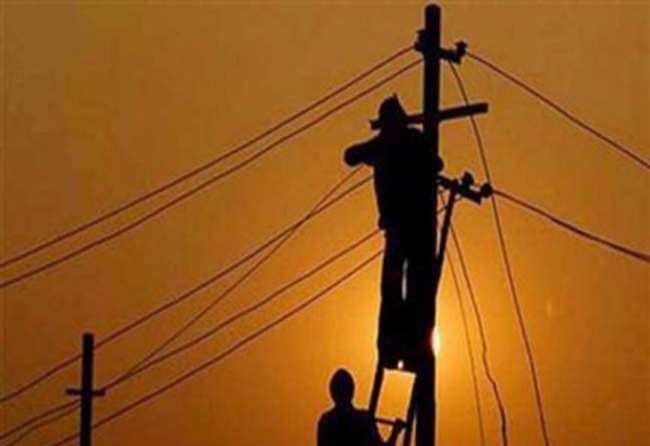 कॉलोनाइजर ने डाली अवैध बिजली लाइन, चार लोगों पर FIR दर्ज, अवैध ट्रांसफार्मर भी मिला