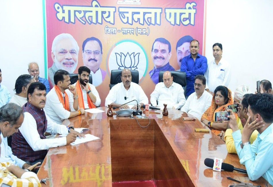 केंद्रीय मंत्री डॉ. वीरेन्द्र कुमार ने राहुल गांधी को जमकर आड़े हाथों लिया, गांधी परिवार को घेरा