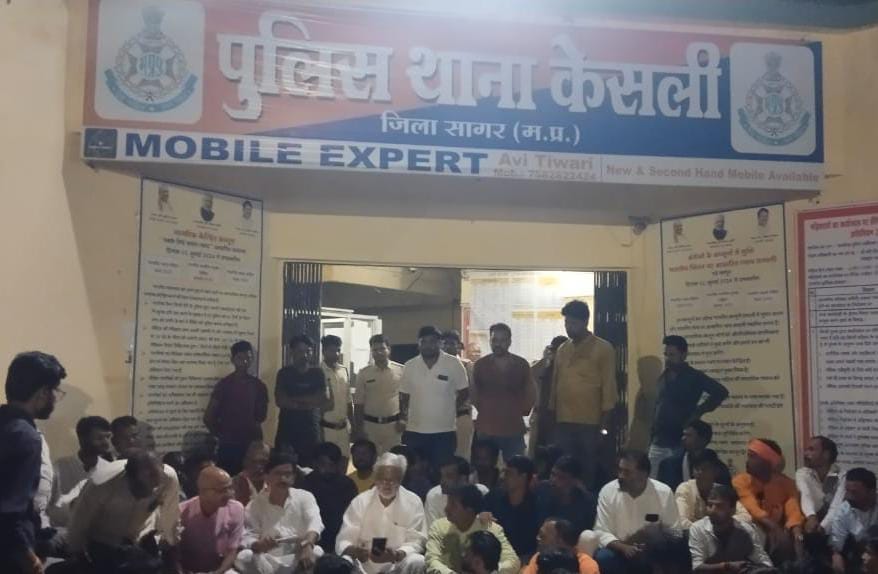 भाजपा विधायक के थाने में धरने का मामला, टीआई लाइन हाजिर, रिश्वत मांगने के आरोप पर डॉक्टर पर जांच बैठी