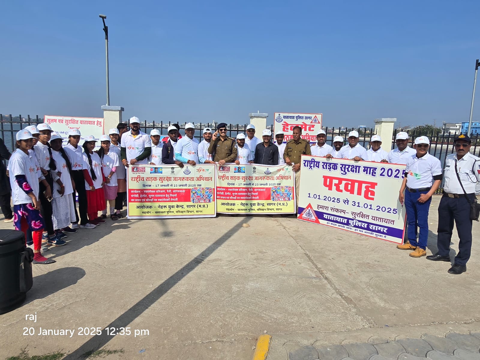सागर यातायत पुलिस का नुक्कड़ नाटक के माध्यम से यातायात जागरूकता अभियान