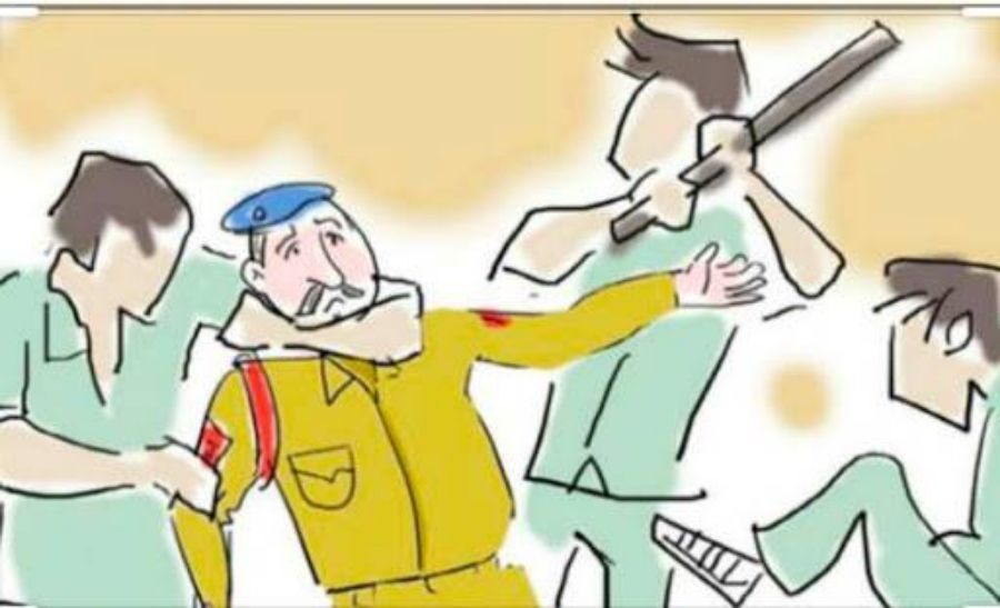 सागर में चोरी करने से रोकने पर जवानों से मारपीट, दो एसआई और दो आरक्षक घायल, होस्पिटल में भर्ती