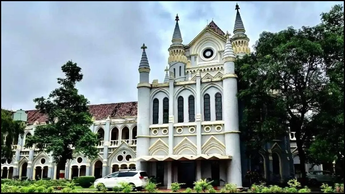 पूर्व मंत्री पर दबाव का आरोप, आदिवासी की आत्महत्या मामले में हाई कोर्ट का राज्य सरकार से जवाब तलब