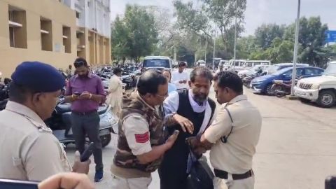 सागर : न्याय न मिलने पर किया आत्मदाह का प्रयास, पुलिस की सूझबूझ से टली बड़ी घटना