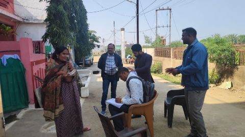 कलेक्टर एवं जिला निर्वाचन अधिकारी के निर्देश पर,डोर टू डोर मैपिंग किए गए फॉर्म्स को डिजिटाइज करने का कार्य प्रारंभ