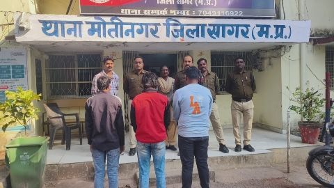 सागर के ईतवारी टोरी में घर में घुसकर मारपीट व तोड़फोड़ करने वाले तीन आरोपी गिरफ्तार