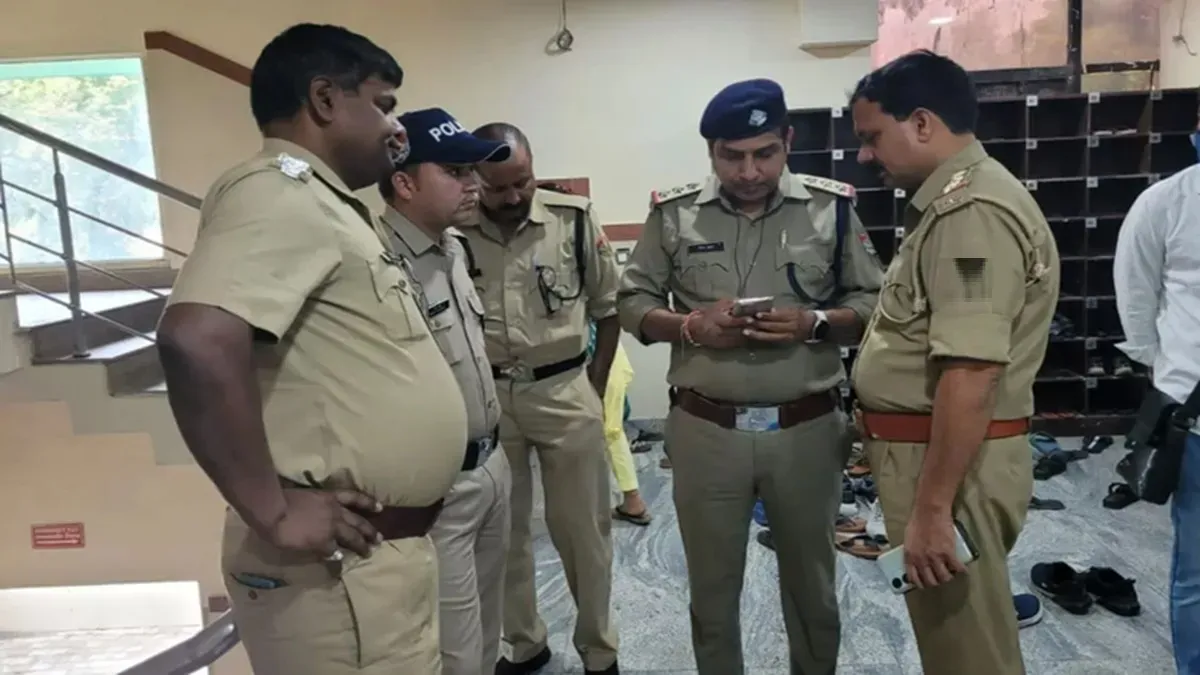MP : तुम्हारे भगवान हैं, मेरे नहीं कथित टिप्पणी के बाद गर्ल्स हॉस्टल में मारपीट और हंगामा