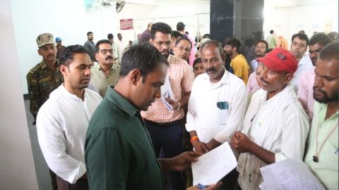 सागर में जनसुनवाई बनी जनता की जीवनरेखा ,कलेक्टर की संवेदनशील पहल से बदली सैकड़ों ज़िंदगियाँ