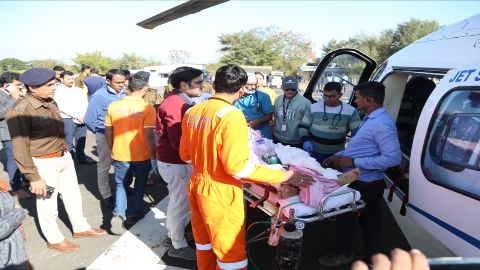 सड़क दुर्घटना में घायल आरक्षक राजीव चौहान को एयरलिफ्ट कर दिल्ली के सर गंगा राम अस्पताल भेजा गया