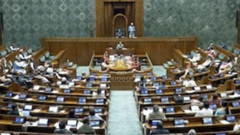 संसद के शीतकालीन सत्र में गरमाई राजनीति: लोकसभा में चुनाव सुधारों पर बहस, राज्यसभा में ‘वंदे मातरम्’ पर टकराव