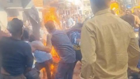 अतिक्रमण हटाने के दौरान बड़ा हादसा ,तहसीलदार के सामने दंपती ने खुद को आग लगाई, दोनों गंभीर रूप से झुलसे