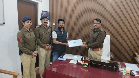 सीसीटीवी कंट्रोल रूम की पैनी नजर और वरिष्ठ अधिकारियों के निर्देशन में खोया कीमती लैपटॉप सुरक्षित बरामद