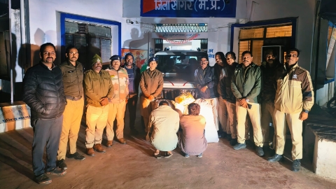 सागर पुलिस की ऐतिहासिक कार्रवाई: 43 किलो गांजा, जहरीली महुआ शराब जब्त, तीन तस्कर गिरफ्तार