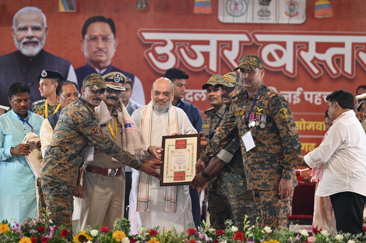 DGP कैलाश मकवाणा और हॉक फोर्स के जवानों को केंद्रीय गृह मंत्री अमित शाह ने किया सम्मानित