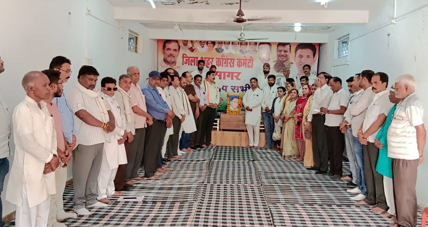 राजीव गांधी की पुण्यतिथि पर कांग्रेस कार्यालय में श्रद्धांजलि सभा