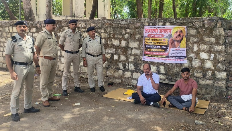 आरपीएफ पर गंभीर आरोप, युवक ने न्याय न मिलने पर आमरण अनशन की दी चेतावनी