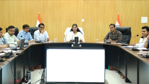 कलेक्टर प्रतिभा पाल का कड़ा रुख: लापरवाही बरतने वाले दो अधिकारियों का वेतन रोकने के निर्देश