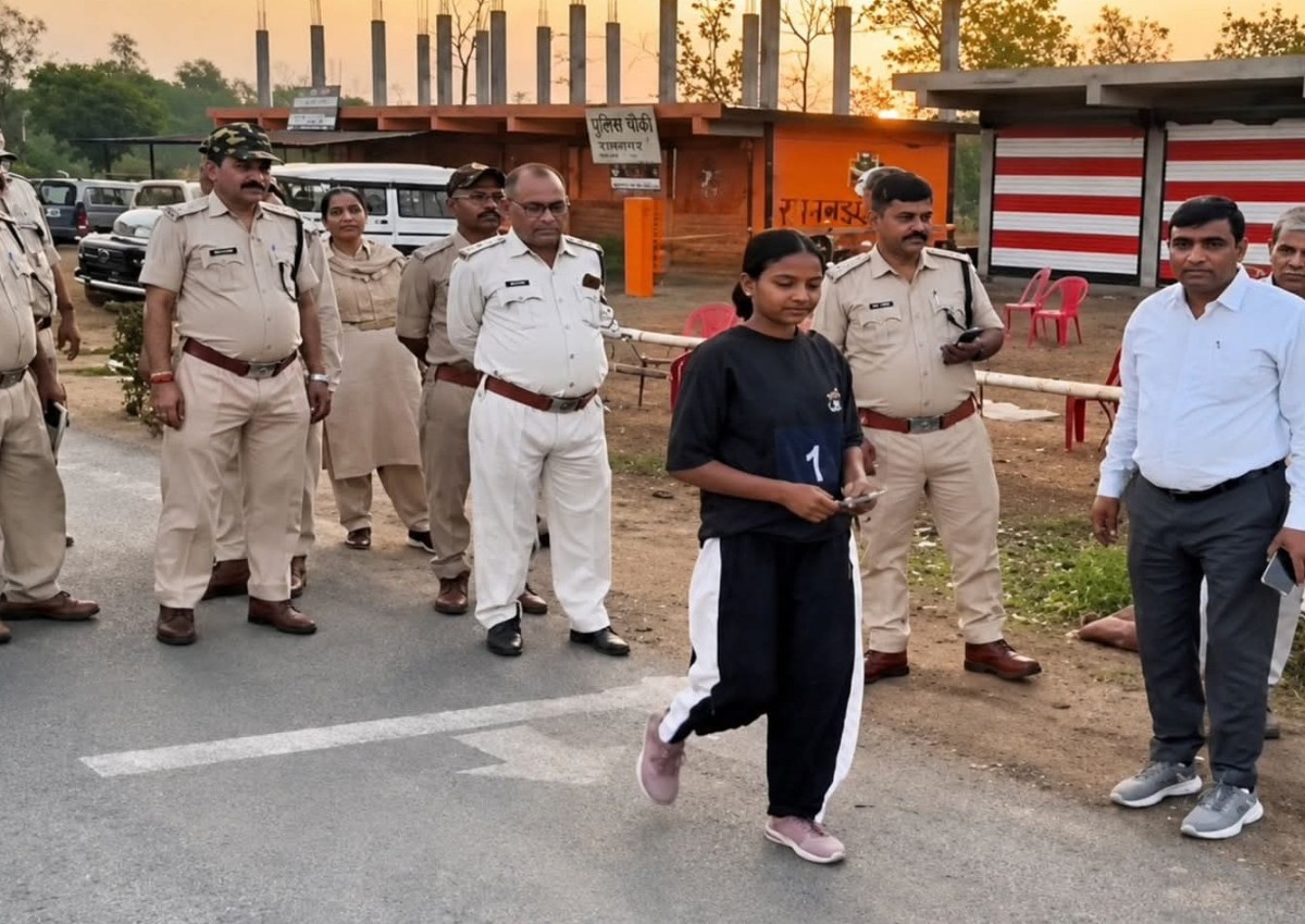 MP: 8 पदों की भर्ती में अकेली उम्मीदवार ने दी परीक्षा, 25 किमी पैदल चलकर बनी सफल