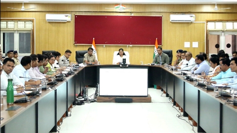 दुग्ध डेयरियों के विस्थापन पर कलेक्टर सख्त: हफ्सली शिफ्ट न होने पर होगी कड़ी वैधानिक कार्रवाई, नगर निगम को दिए निर्देश