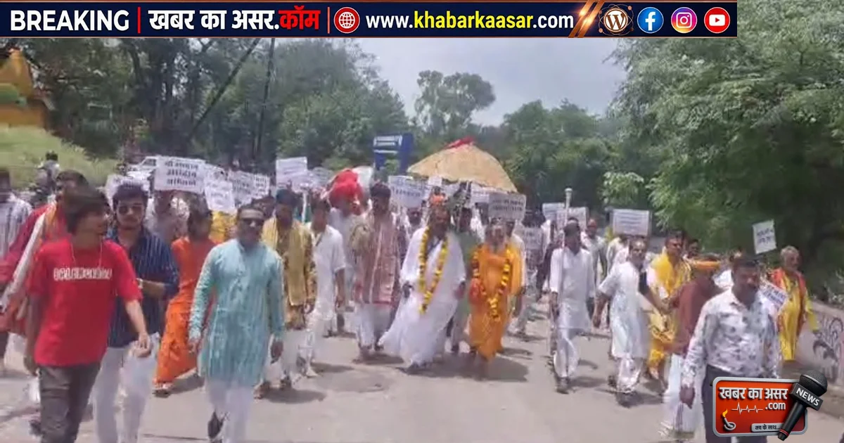 गौमाता को ‘राष्ट्र माता’ का दर्जा दिलाने सागर में पैदल मार्च, 3 लाख हस्ताक्षरों के साथ ज्ञापन सौंपा
