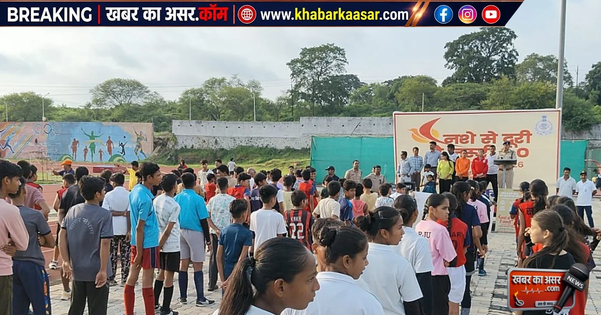सागर: पुलिस ने खिलाड़ियों को नशामुक्ति का संदेश, खेल मैदानों में वृक्षारोपण के साथ दिलाई शपथ