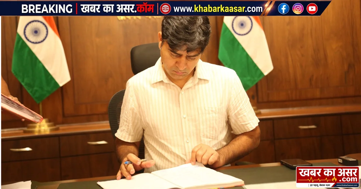 नवागत कलेक्टर दिलीप कुमार यादव ने ग्रहण किया कार्यभार, अधिकारियों से ली प्रशासनिक जानकारी