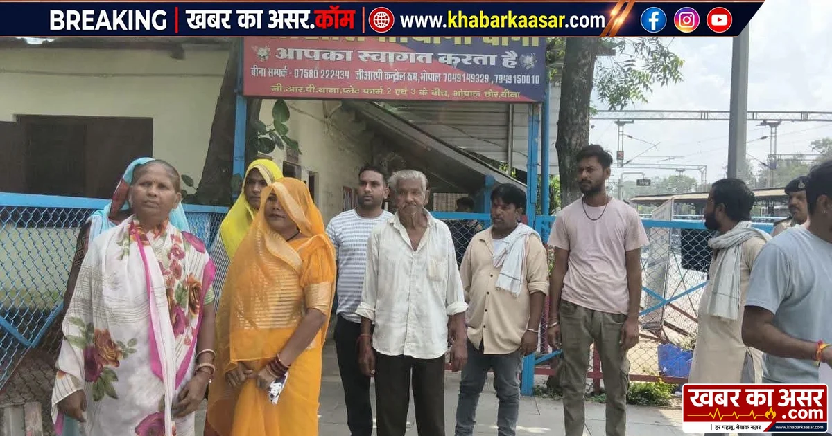 रेलवे क्षेत्र में अवैध अहातों और कथित लूटपाट से परेशान वार्डवासी, मुख्यमंत्री के नाम सौंपा ज्ञापन