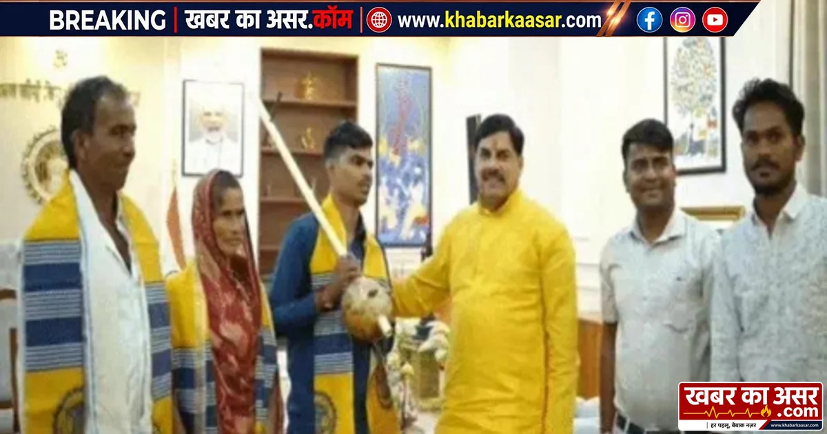 सागर के सुनील लोधी से मिले मुख्यमंत्री डॉ. मोहन यादव, एक लाख की सम्मान निधि देने का ऐलान