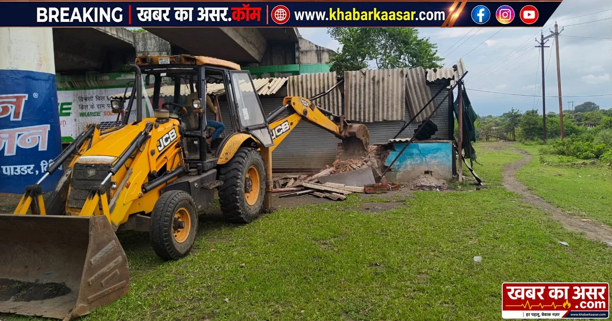 शासकीय भूमि के अतिक्रमण पर चला प्रशासन का बुलडोजर: ग्राम सिदगुवां में अवैध ढाबे व निर्माण ध्वस्त